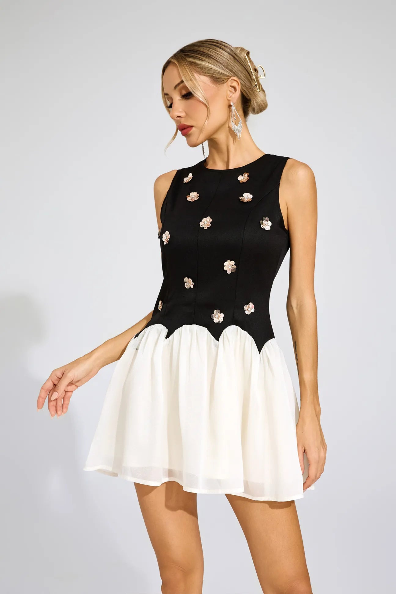 Philine Black Sequins Sleeveless Mini Dress
