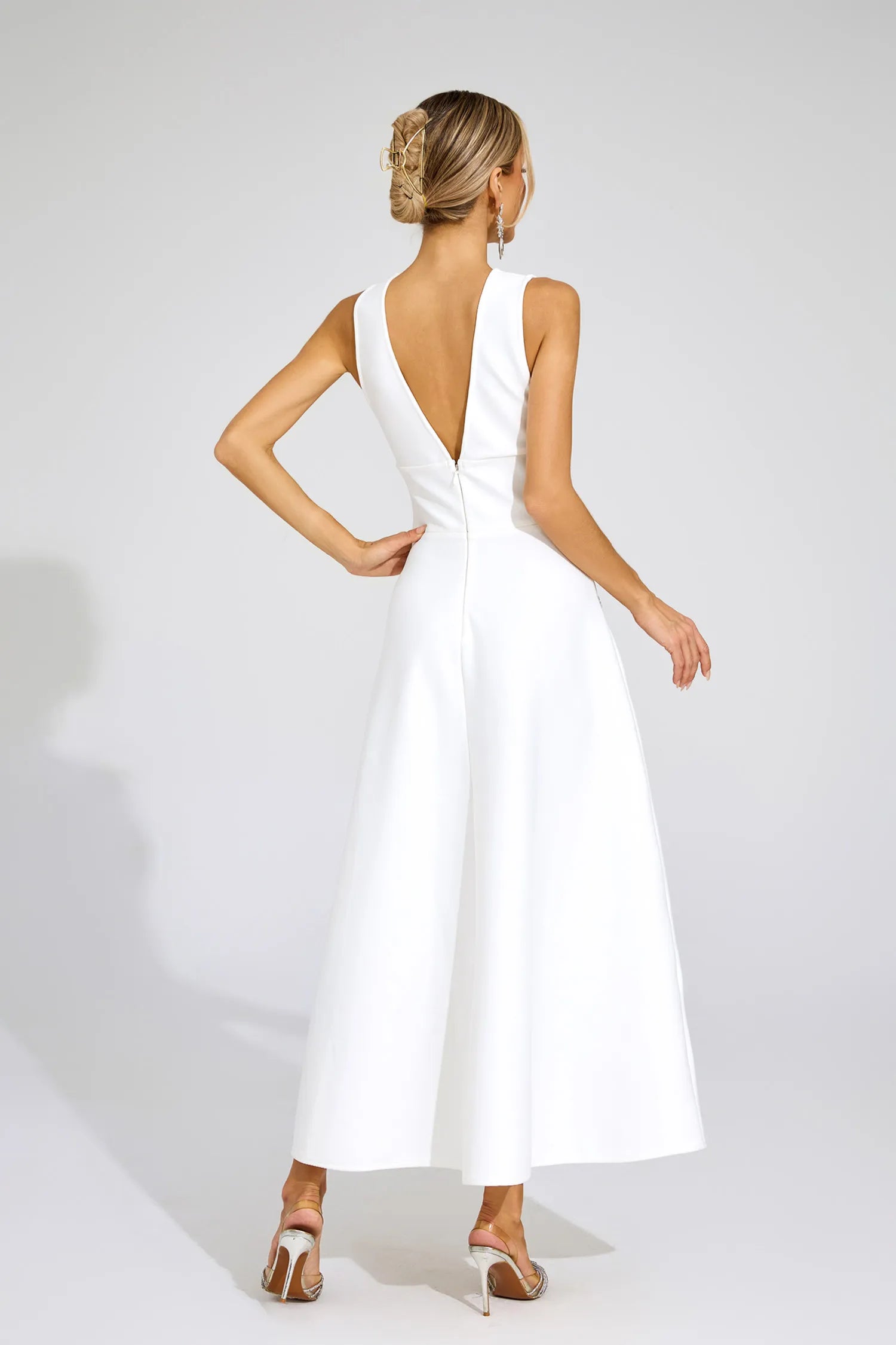 Xavéra White V-neck Backless Sleeveless Maxi Dress