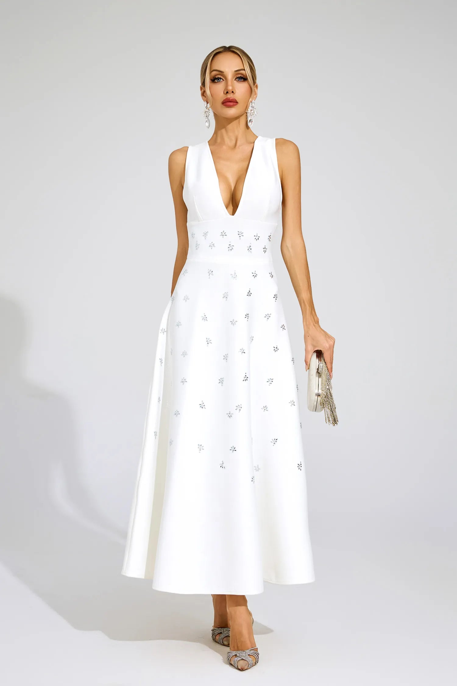 Xavéra White V-neck Backless Sleeveless Maxi Dress