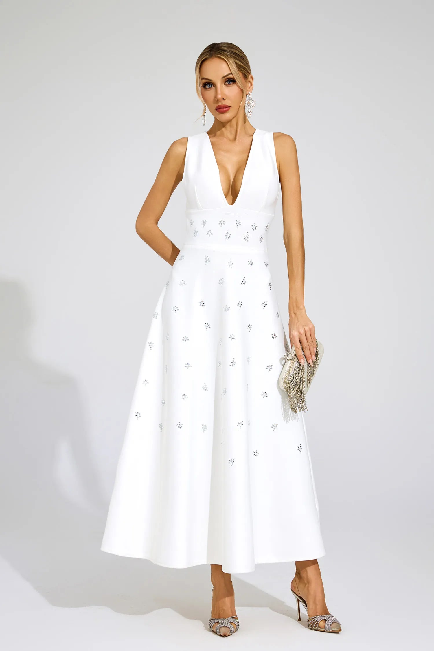 Xavéra White V-neck Backless Sleeveless Maxi Dress
