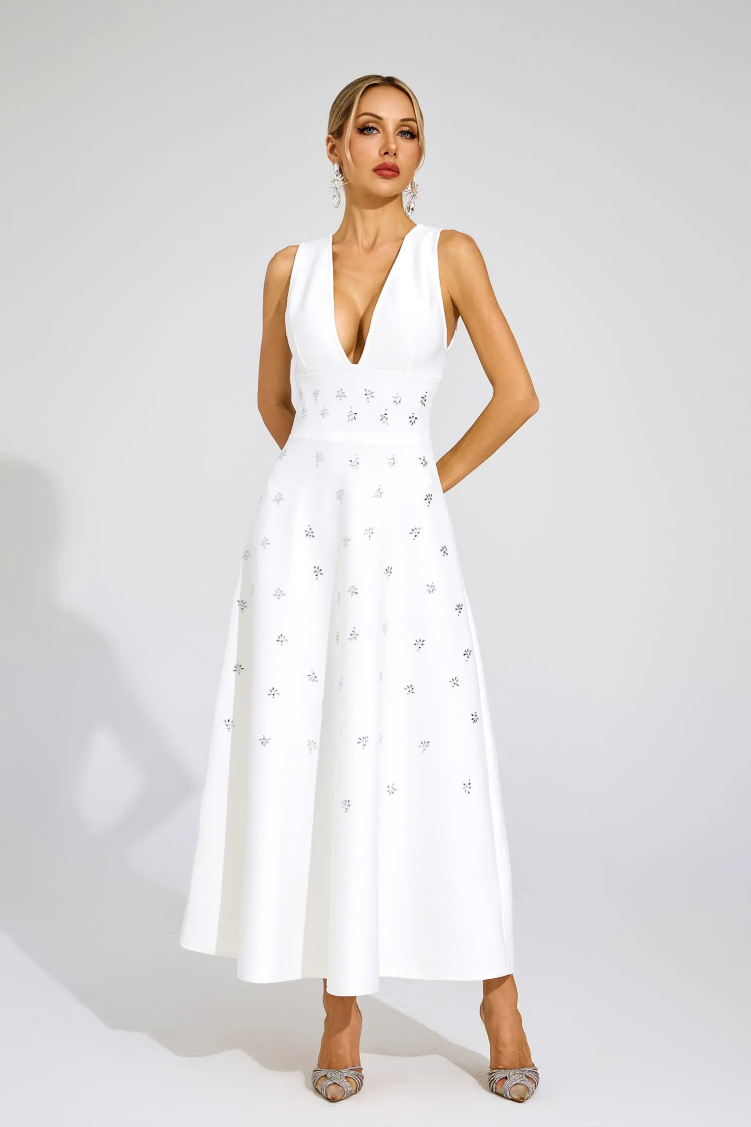 Xavéra White V-neck Backless Sleeveless Maxi Dress