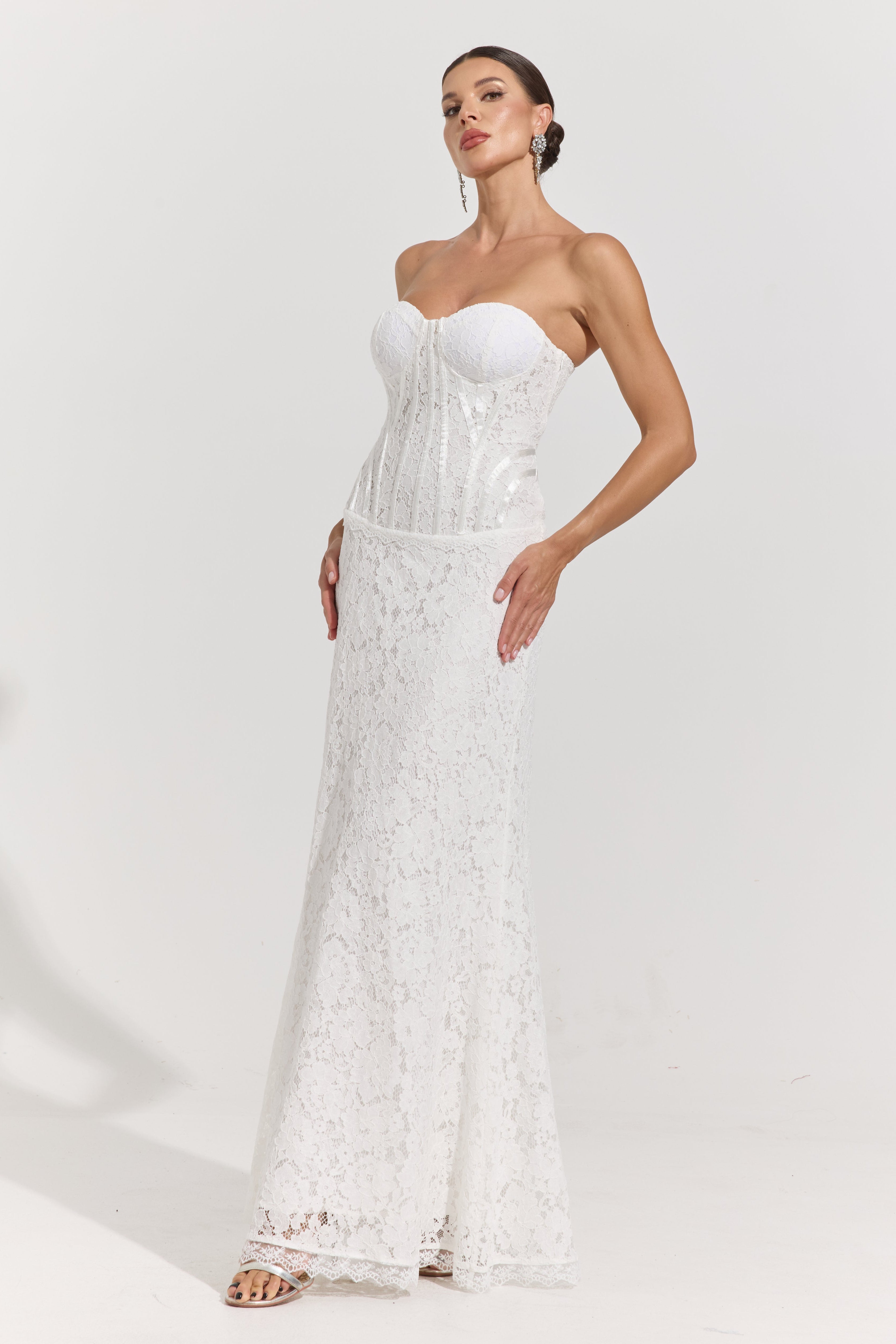 Robe longue de mariée corset en dentelle Alayna