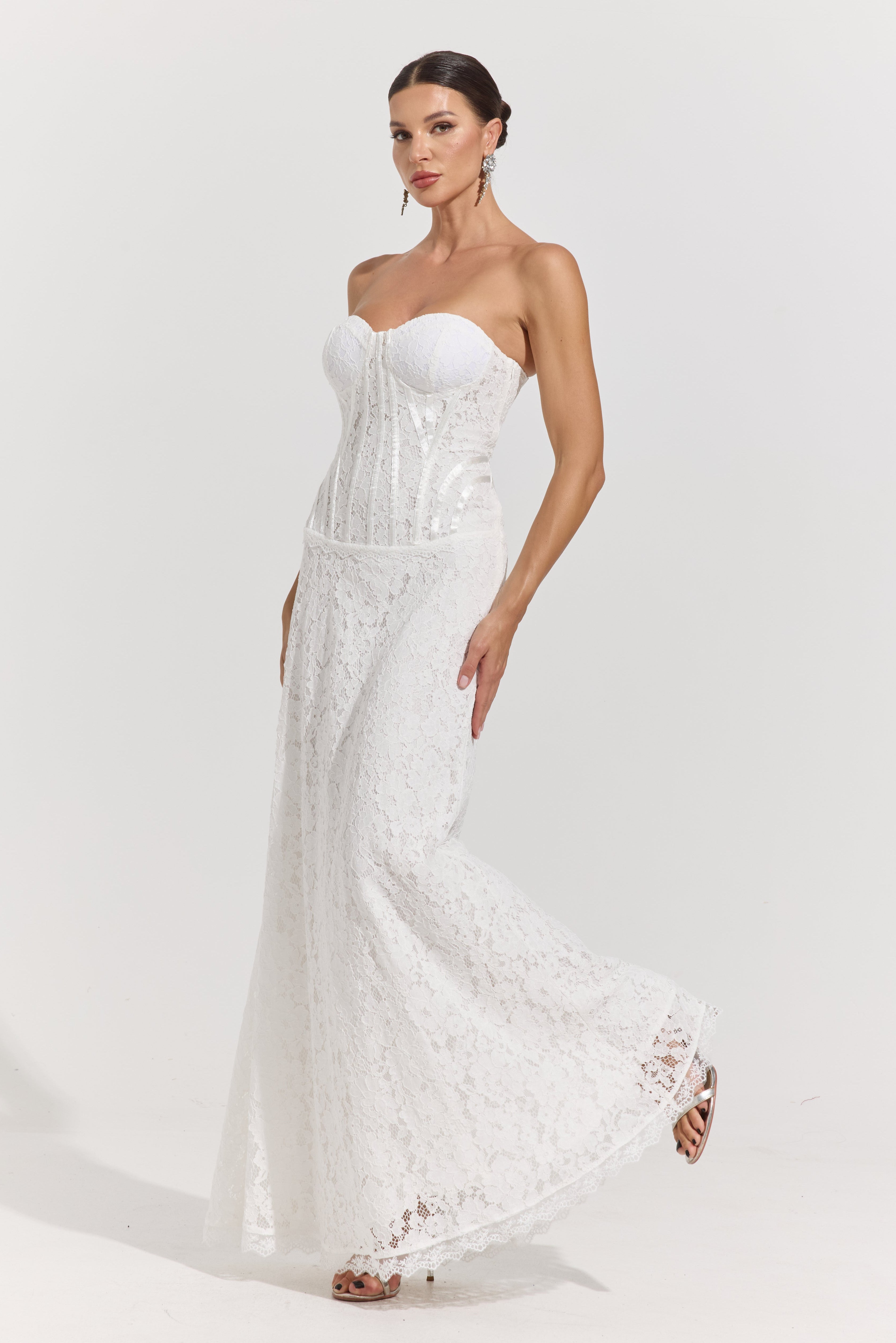 Robe longue de mariée corset en dentelle Alayna