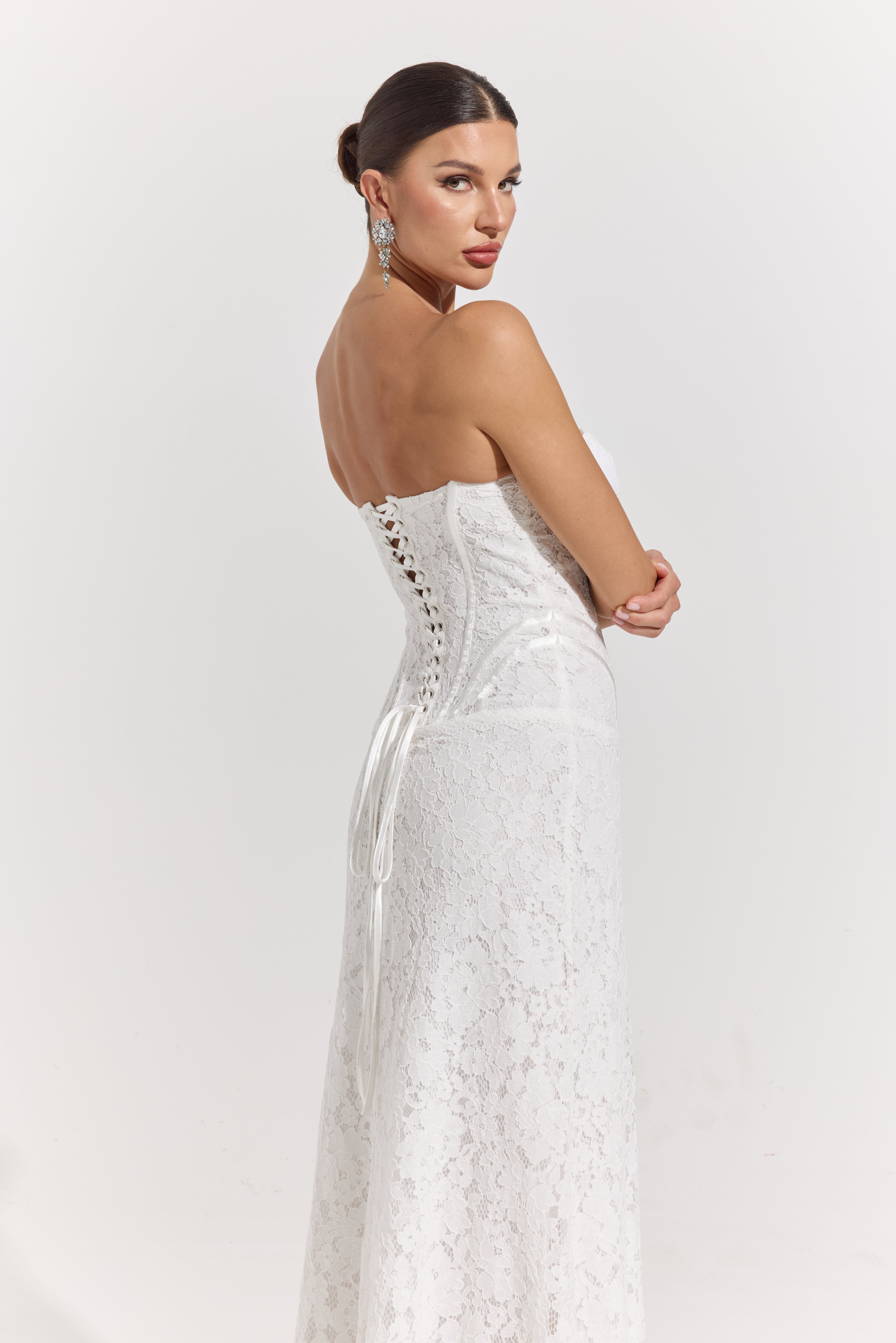 Robe longue de mariée corset en dentelle Alayna