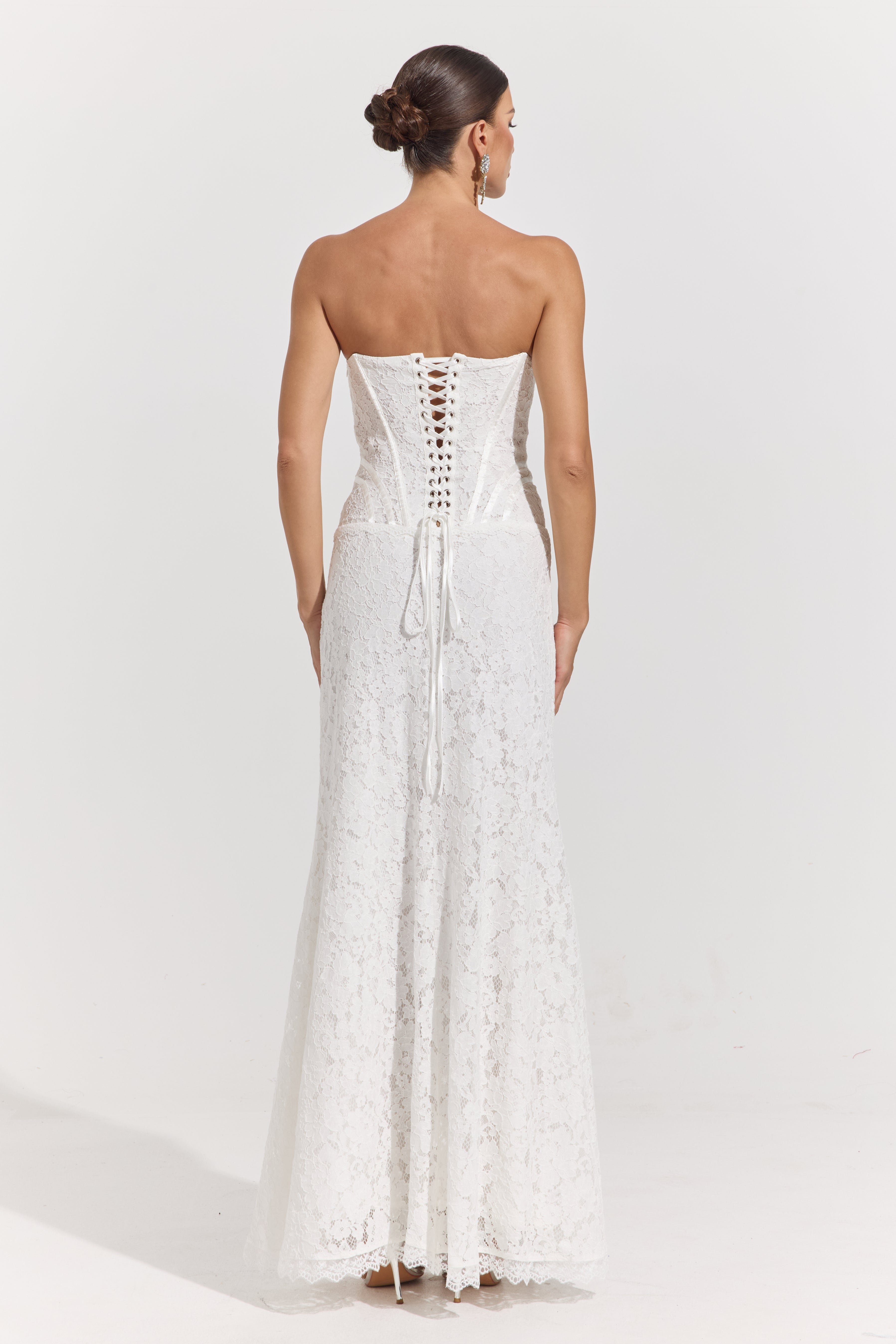 Robe longue de mariée corset en dentelle Alayna
