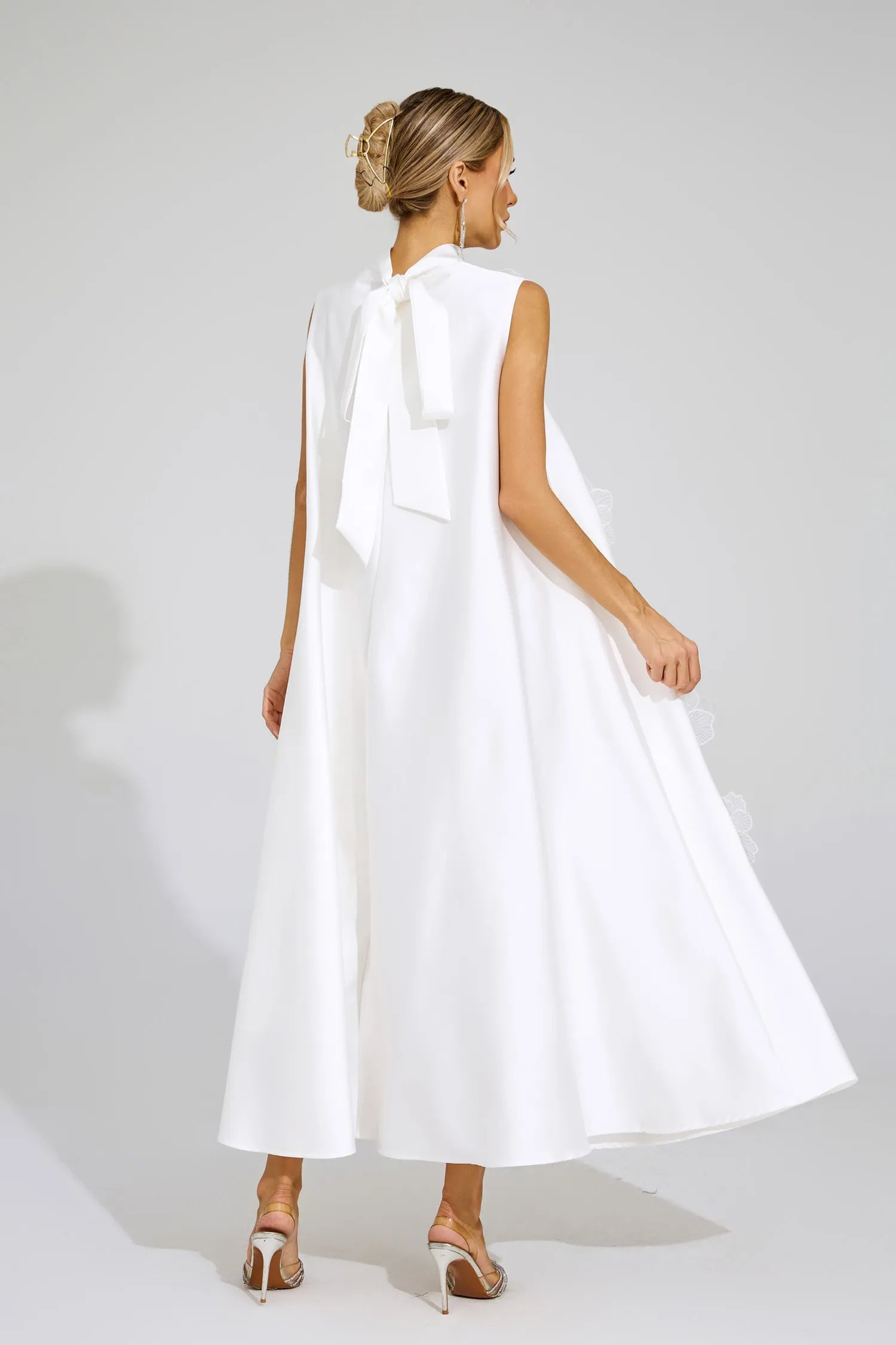 Liora White Flowers Sleeveless Maxi Dress