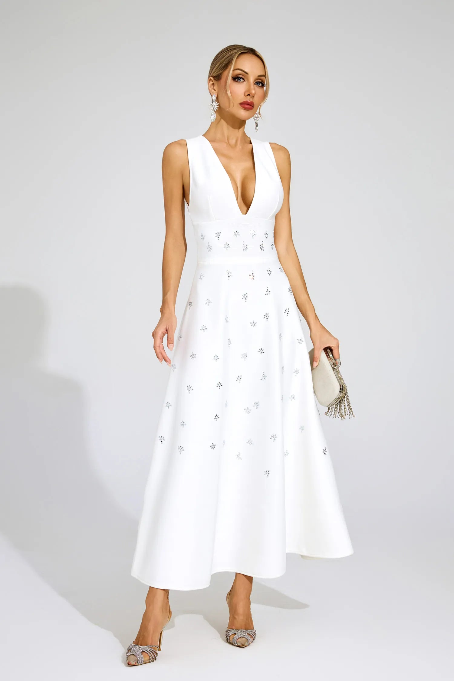Xavéra White V-neck Backless Sleeveless Maxi Dress