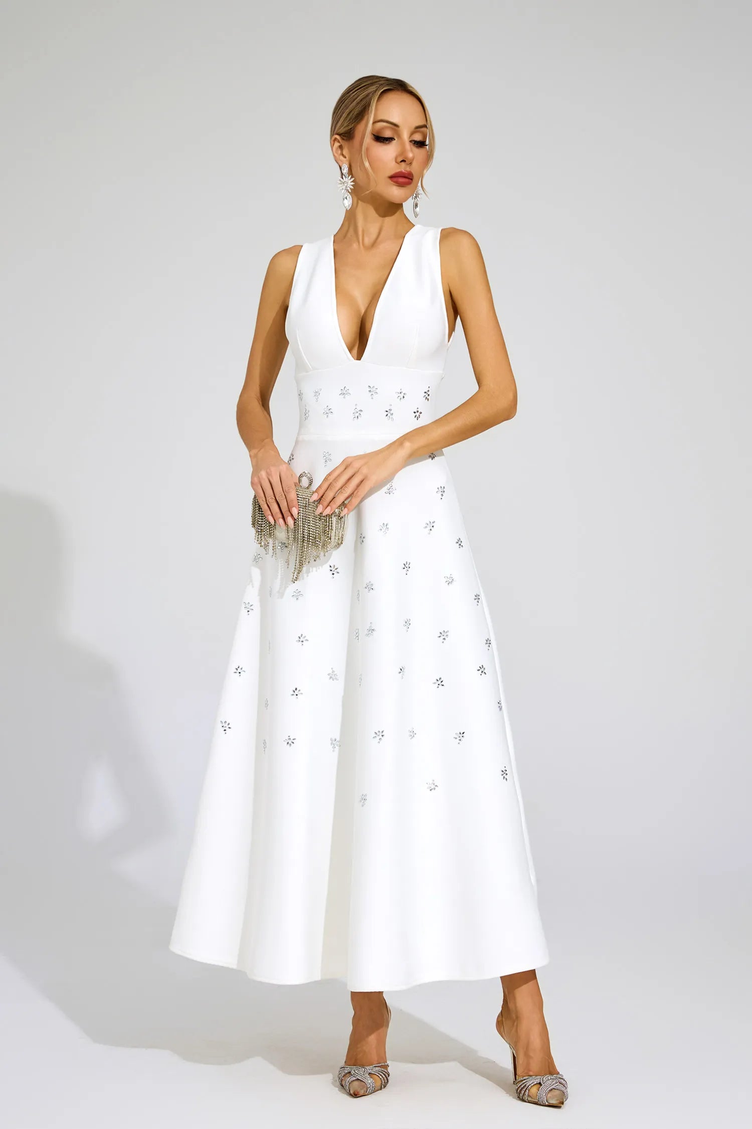 Xavéra White V-neck Backless Sleeveless Maxi Dress