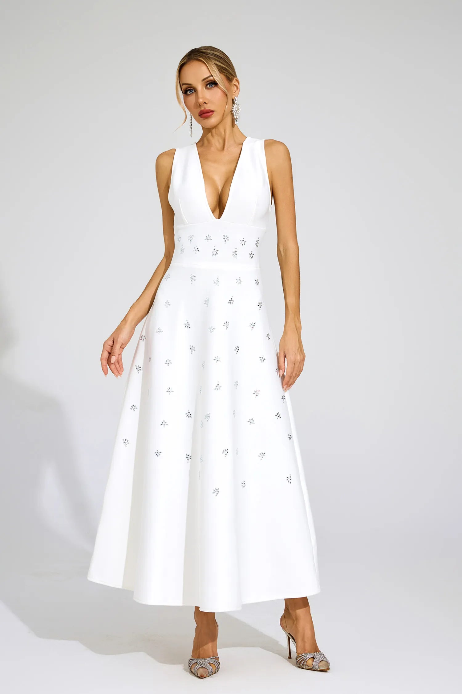 Xavéra White V-neck Backless Sleeveless Maxi Dress